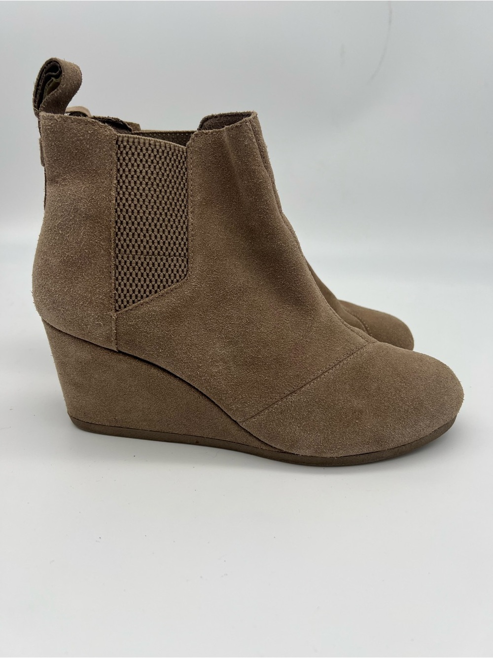 TOMS suede leather Wedge heels Chelsea Boots in tan beige women’s size 9